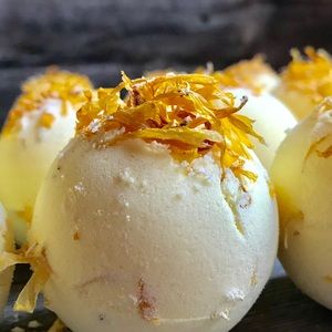 Summertime Breeze Botanical Bath Bomb